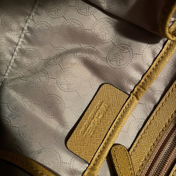 AUTHENTIC Michael Kors Tote - Picture 7 of 10